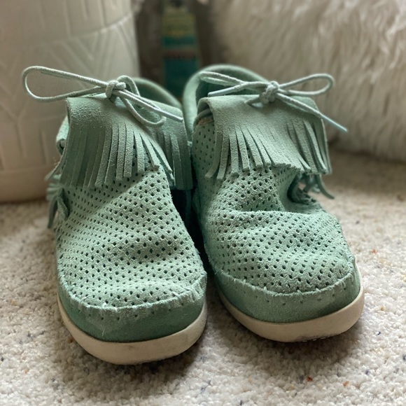 Minnetonka Mint Venice Perforated Bootie - Picture 3 of 9